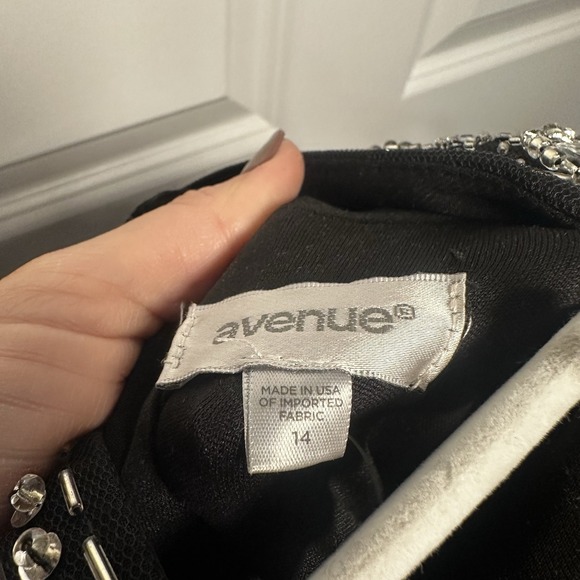 NWT Avenue Formal Dress Size 14 Long Sleeve With Cold Shoulder - Picture 10 of 13